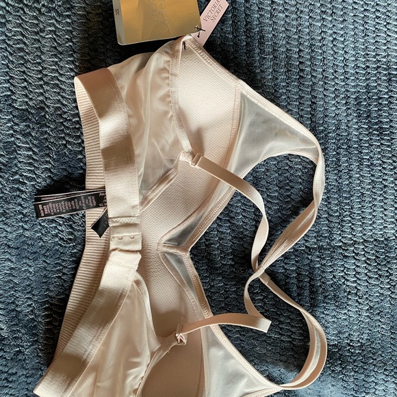 VS Sports Bra - Picture 2 of 3